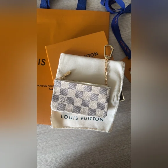Louis Vuitton Damier Azur Key Pouch - Picture 6 of 13
